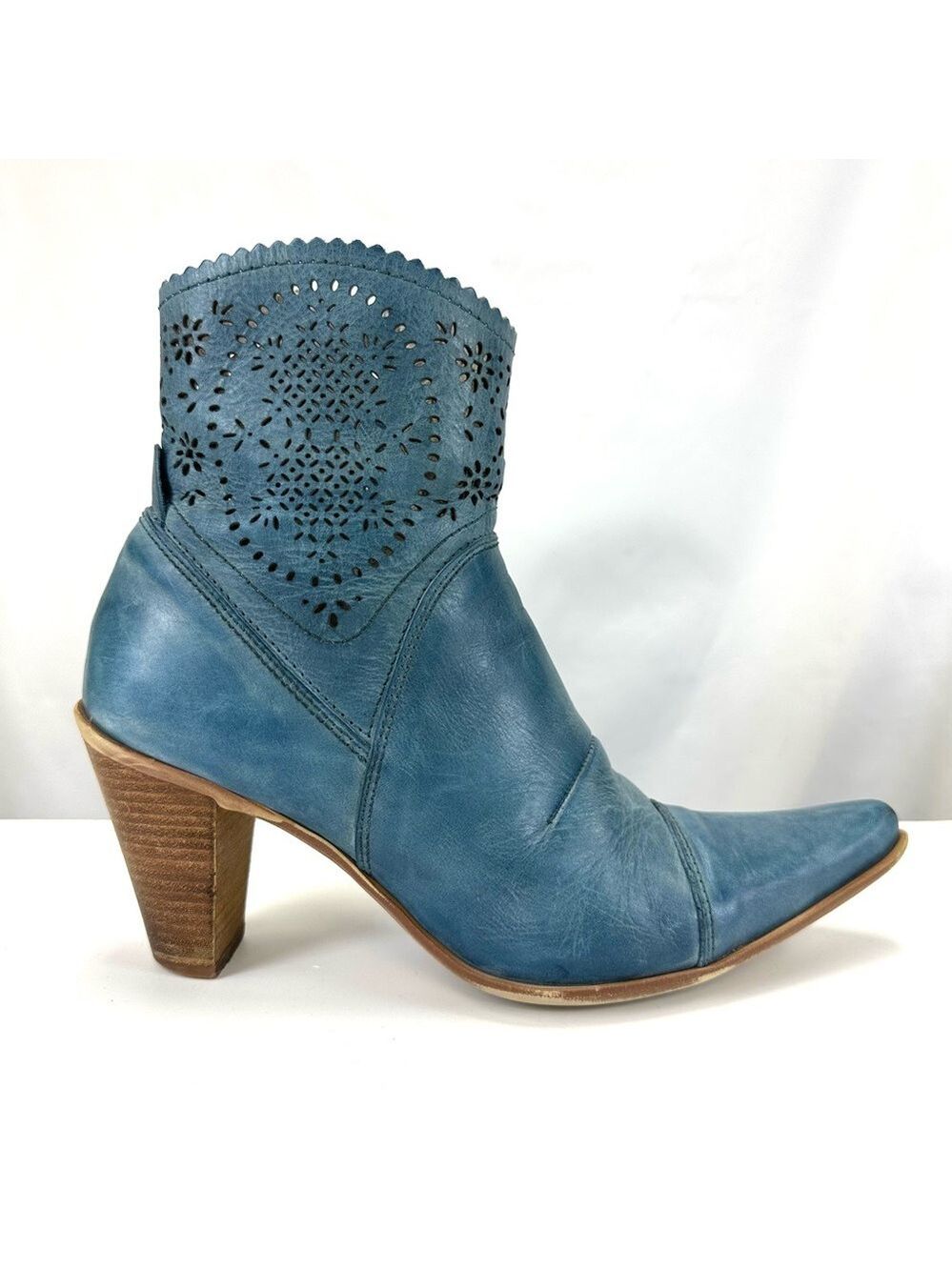 Spiral blue perforated western Boots Womens Sz 40 Leather ankle Coastal Cowgirl - Picture 4 of 14